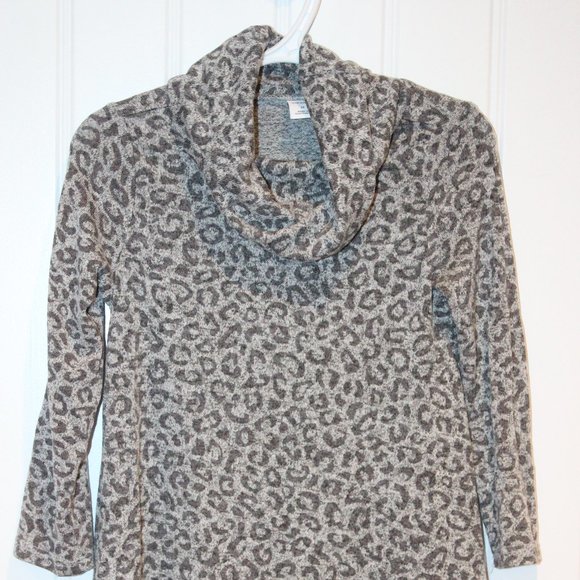 3/$25 🏷 Old Navy Grey Leopard Sweater Dress Size 3T - Picture 2 of 3